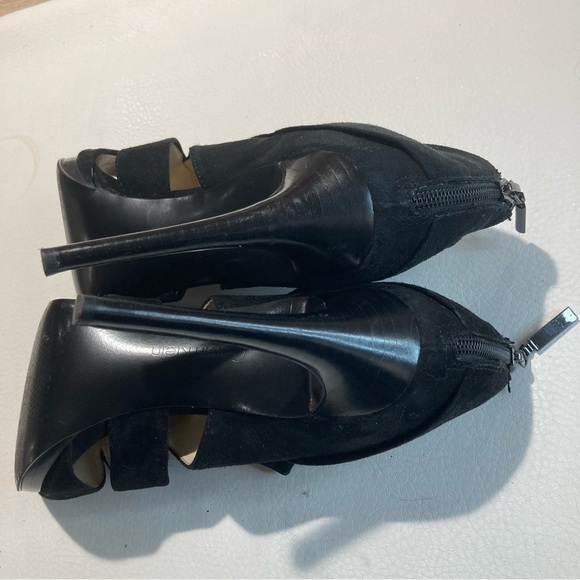 CALVIN KLEIN Sz 8.5 Patrish Peep Toe Cut Outs Heeled Suede Shooties Shoes - Picture 8 of 12